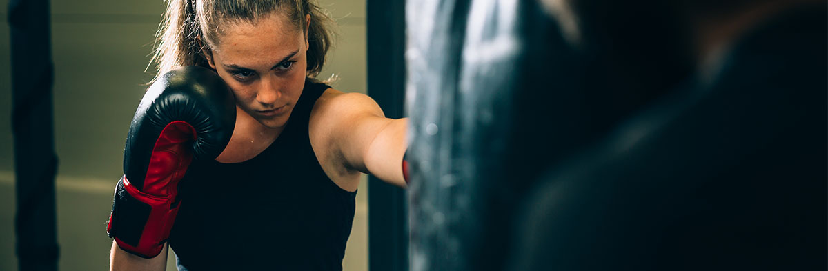 femme qui boxe