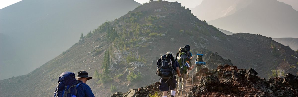 groupe de randonneurs en montagne